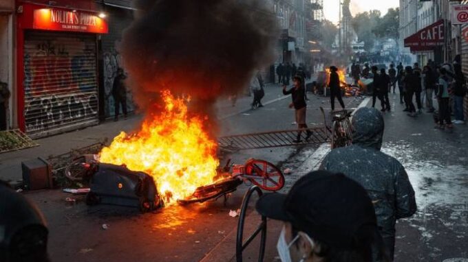 Násilné protesty ve Francii